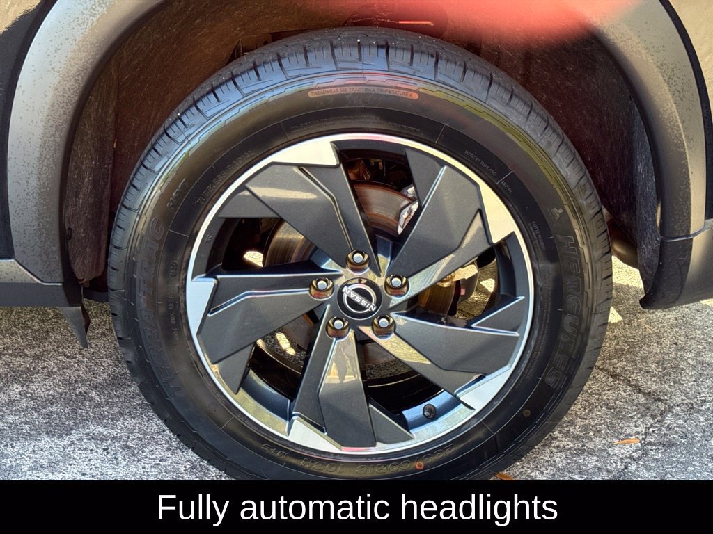 Used 2025 Nissan Rogue SV AWD/4WD image 11