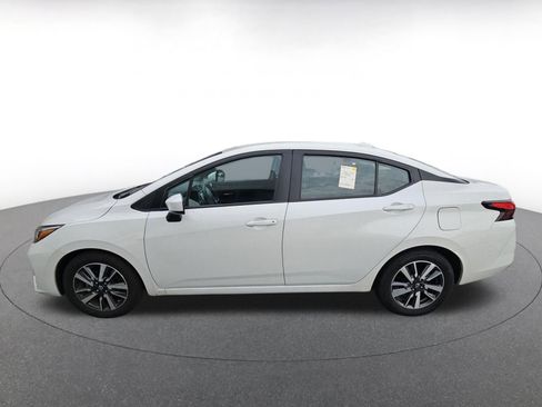 Used 2025 Nissan Versa SV image 4