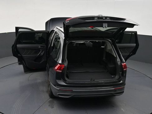 Used 2024 Volkswagen Tiguan SE FWD image 32