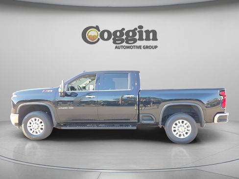 Used 2024 Chevrolet Silverado 2500 LTZ w/ LTZ Premium Package image 3
