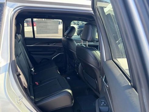 New 2026 Jeep Grand Cherokee Limited image 32