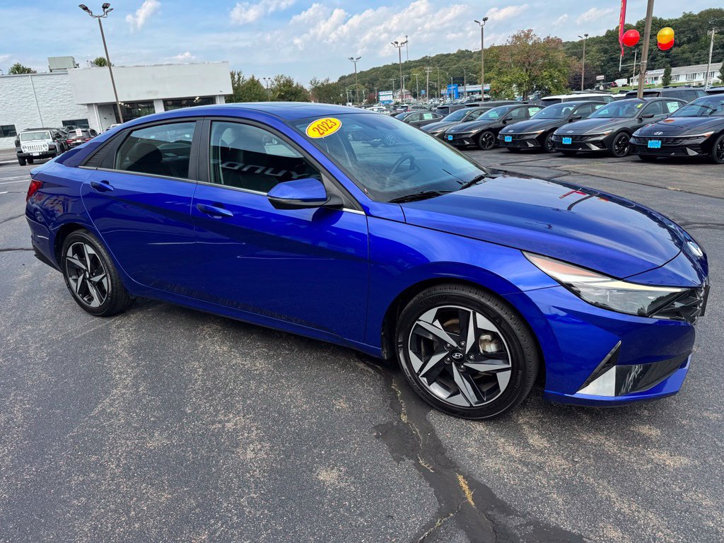 Used 2023 Hyundai Elantra Limited FWD image 3