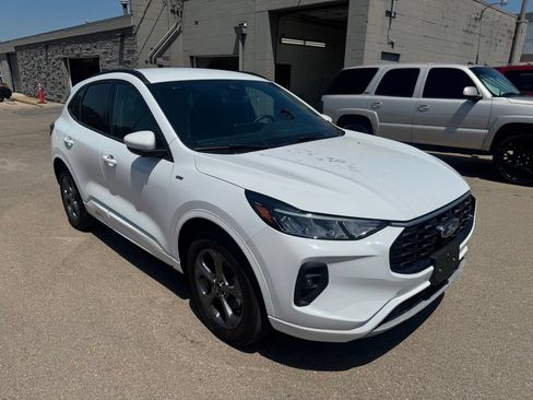 Certified 2023 Ford Escape ST-Line Select AWD/4WD image 2