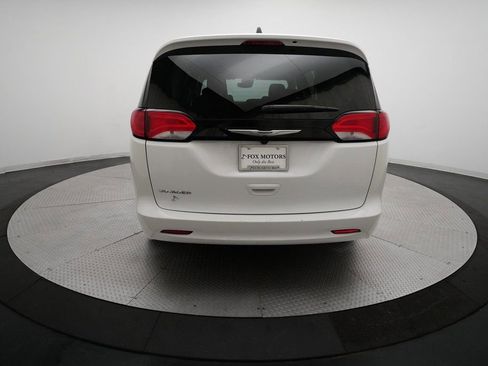 Used 2024 Chrysler Voyager LX image 27