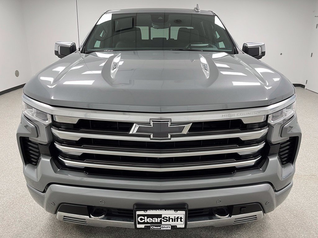 Used 2024 Chevrolet Silverado 1500 High Country w/ High Country Premium Package AWD/4WD image 3