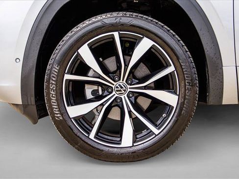 Used 2024 Volkswagen Atlas SEL Premium R-Line AWD/4WD image 9