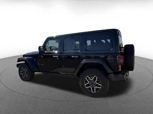 Used 2025 Jeep Wrangler Unlimited Sahara AWD/4WD image 9