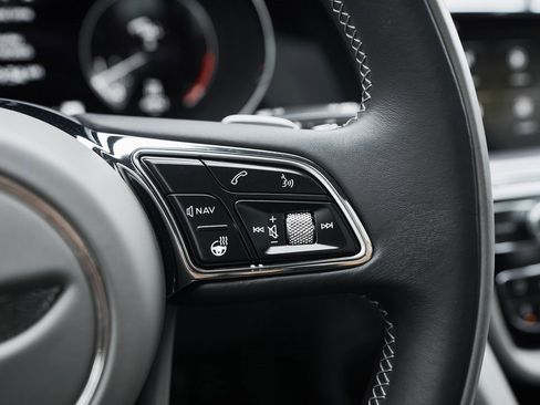 Used 2023 Bentley Bentayga Extended Wheelbase image 59