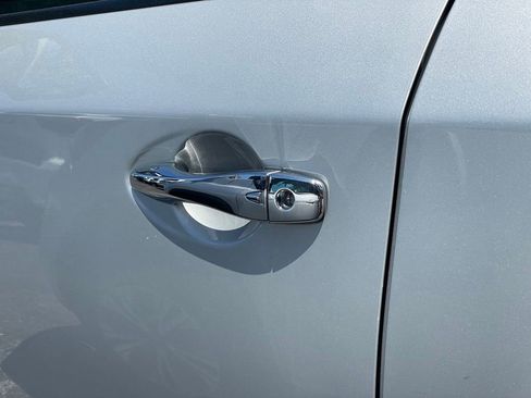 Used 2019 Nissan Pathfinder SL AWD/4WD image 15