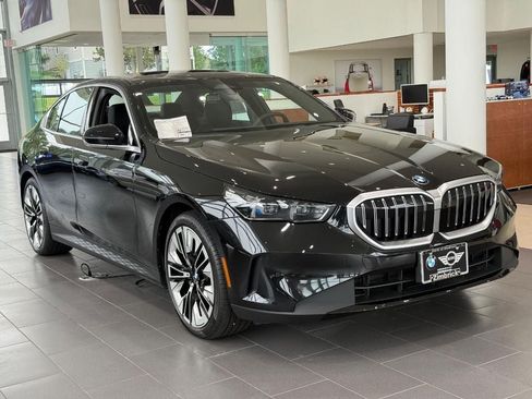 Used 2026 BMW 530i xDrive w/ Premium Package AWD/4WD image 1