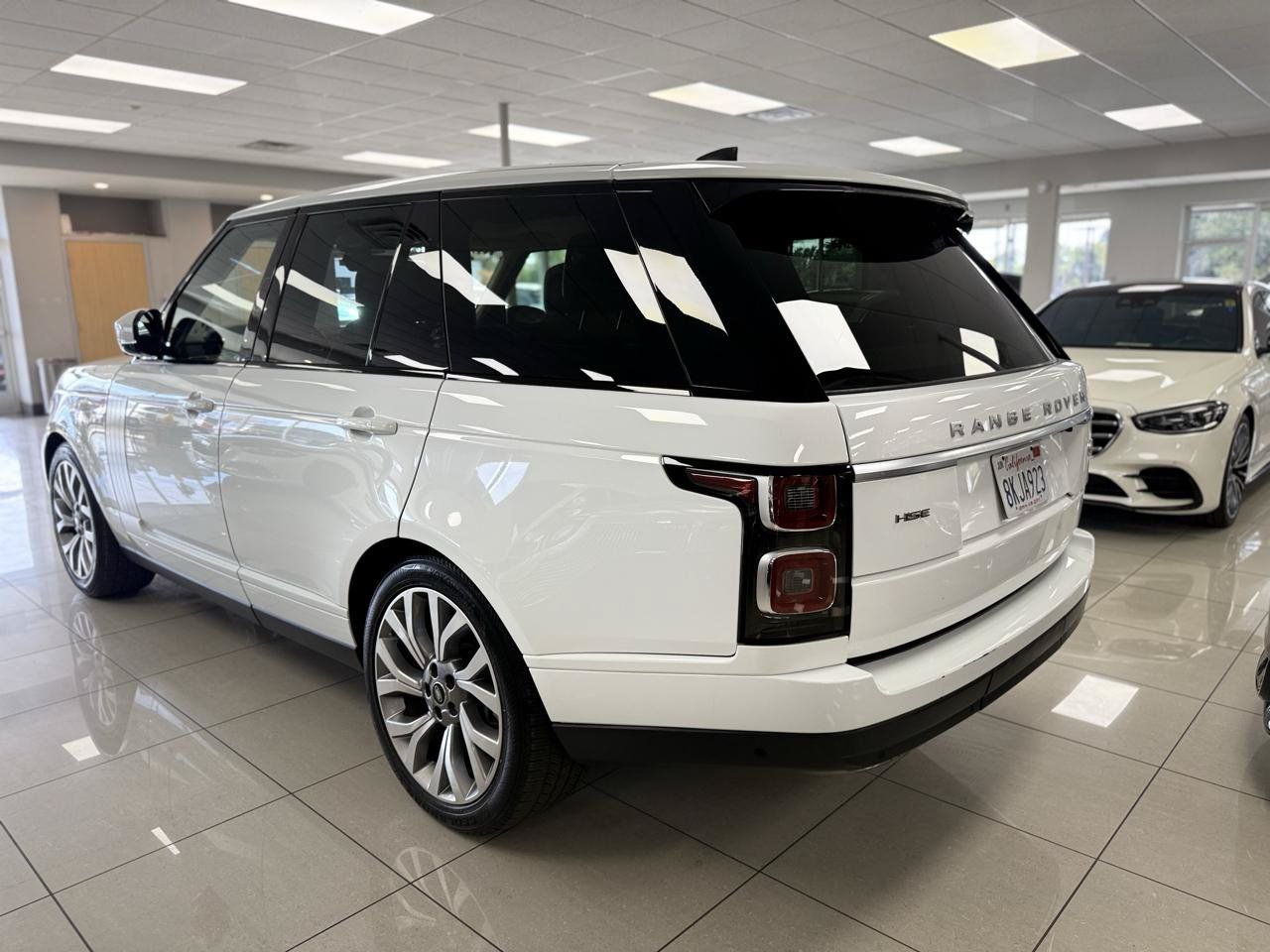 Used 2019 Land Rover Range Rover HSE AWD/4WD image 2