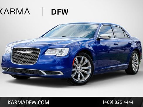 Used 2019 Chrysler 300 Touring w/ Chrome Appearance Package RWD image 1