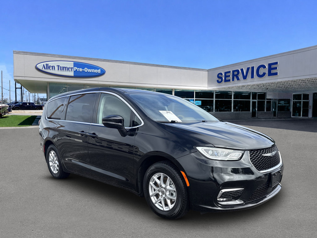 Used 2024 Chrysler Pacifica Touring-L FWD image 2
