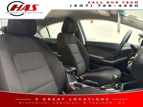 Used 2017 Kia Forte LX image 14