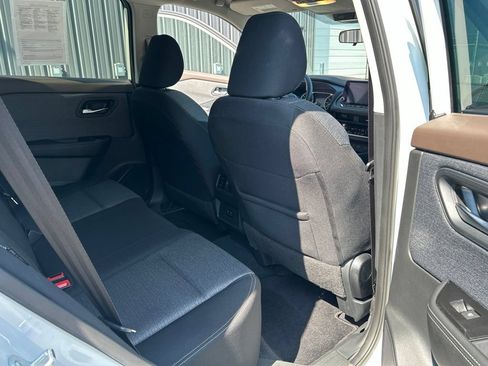 Used 2023 Nissan Rogue SV AWD/4WD image 25