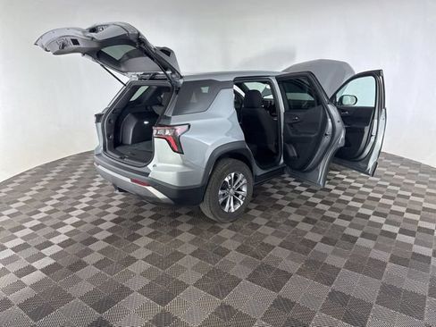Used 2026 Chevrolet Equinox LT AWD/4WD image 17