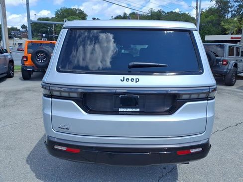 New 2026 Jeep Grand Wagoneer L Limited w/ 8-Passenger Seating Package AWD/4WD image 5