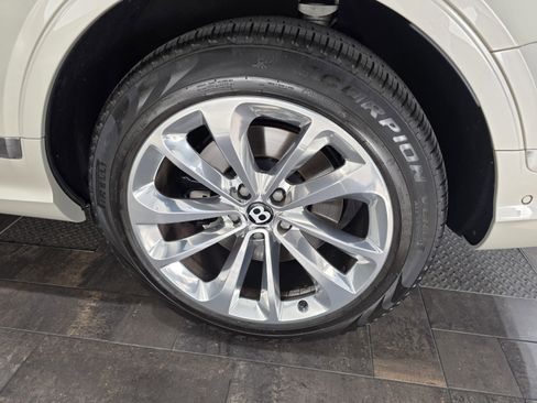 Used 2023 Bentley Bentayga image 14