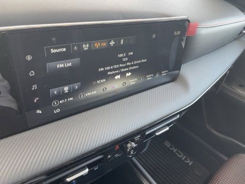 Certified 2025 Nissan Kicks SR FWD image 11