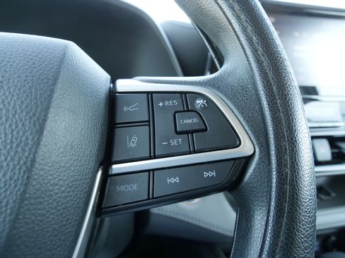 Used 2022 Toyota Highlander L image 25