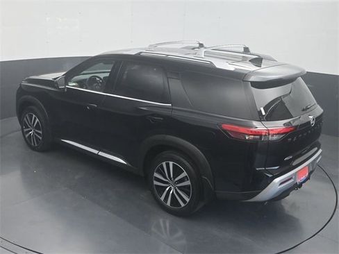 Used 2025 Nissan Pathfinder Platinum w/ Black Appearance Package image 23