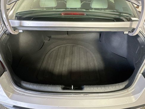 Used 2025 Hyundai Elantra Limited FWD image 29
