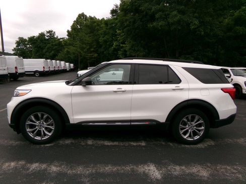 Used 2022 Ford Explorer XLT w/ Equipment Group 202A AWD/4WD image 6