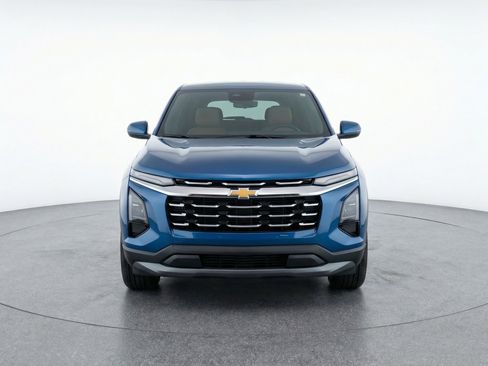 Used 2025 Chevrolet Equinox LT image 2