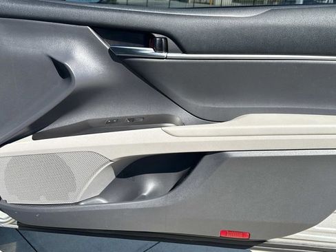 Used 2021 Toyota Camry SE FWD image 19