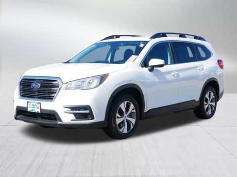 Used 2019 Subaru Ascent Premium image 3