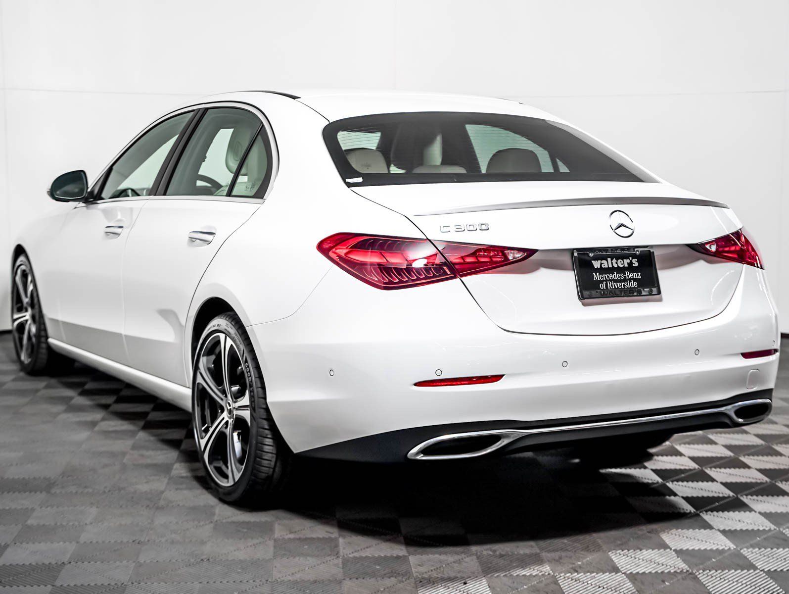 Used 2024 Mercedes-Benz C 300 Sedan image 2