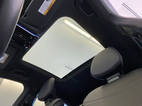 Used 2024 Mercedes-Benz GLC 300 4MATIC image 14