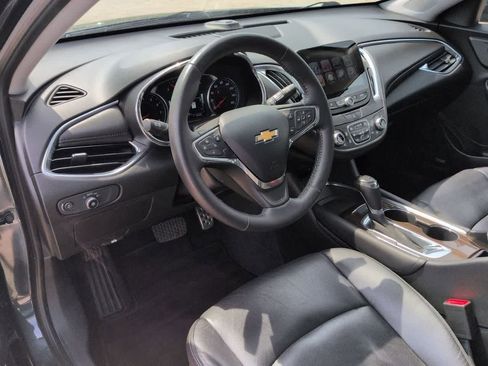Used 2017 Chevrolet Malibu Premier FWD image 2