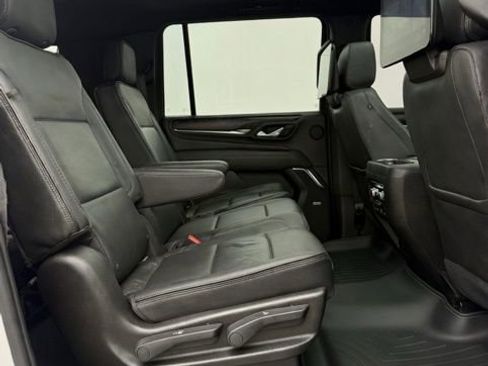 Used 2021 GMC Yukon XL Denali w/ Denali Premium Package image 15