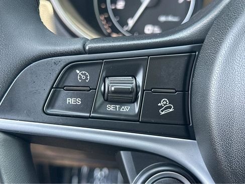 Used 2019 Alfa Romeo Stelvio AWD image 22