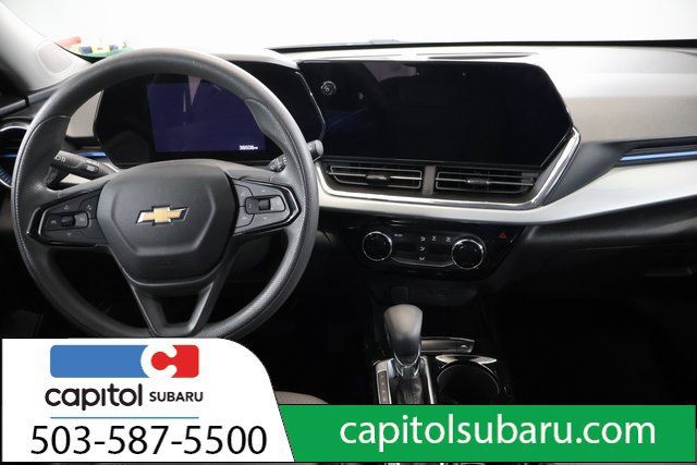 Used 2025 Chevrolet Trax LT FWD image 12