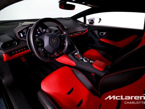 Used 2023 Lamborghini Huracan EVO image 12