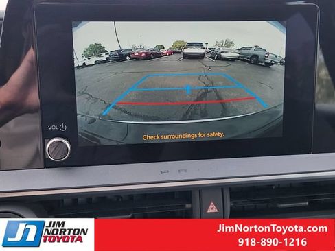 Used 2025 Toyota Prius LE FWD image 19