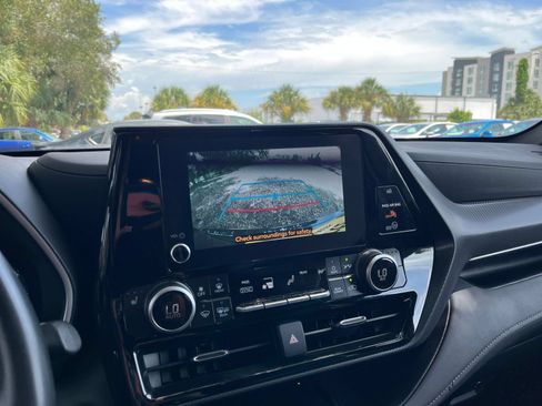 Used 2025 Toyota Highlander XSE AWD/4WD image 21