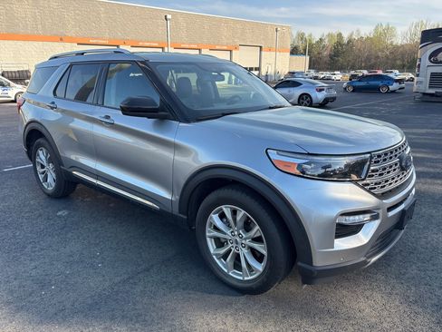 Used 2024 Ford Explorer Limited image 2