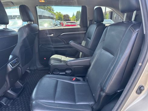 Used 2016 Toyota Highlander Limited AWD/4WD image 10