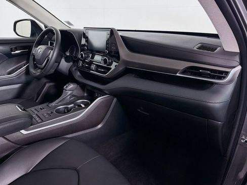 Used 2022 Toyota Highlander XLE image 30