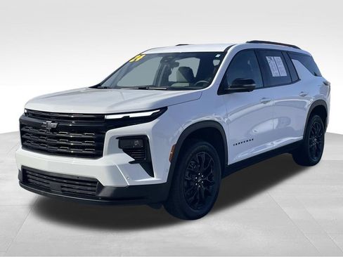 Used 2024 Chevrolet Traverse LT w/ Enhanced Driving Package image 8