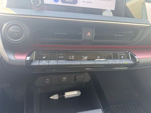 Used 2024 Toyota Prius Prime XSE Premium image 16