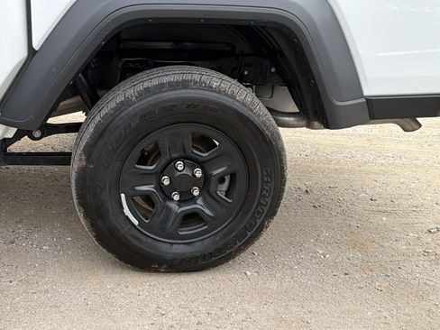 Used 2024 Jeep Gladiator Sport image 12