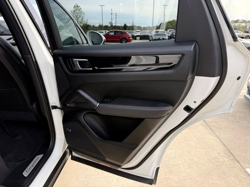 Used 2019 Porsche Cayenne image 22