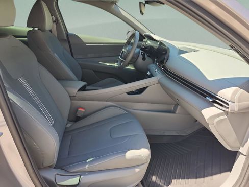 Certified 2023 Hyundai Elantra SEL w/ Convenience Package image 16