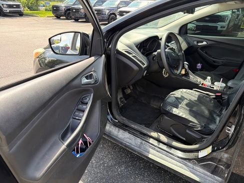 Used 2016 Ford Focus SE FWD image 6