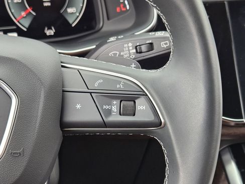 Certified 2025 Audi Q8 Prestige image 37