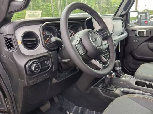 New 2025 Jeep Gladiator Sport image 38